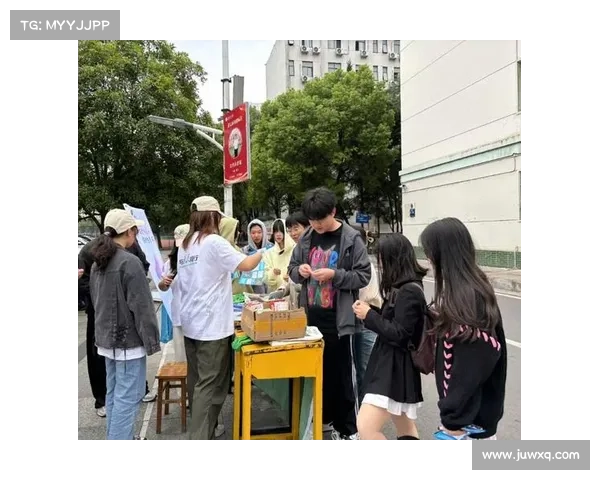 申花球迷创新发明可降解助威棒 环保与激情同行 申花球迷创新发明可降解助威棒 环保与激情同行